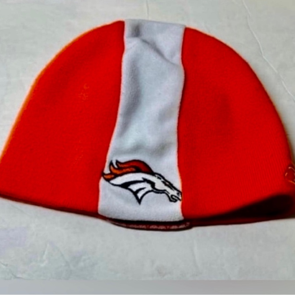 DENVER BRONCOS NFL/REEBOK BEANIE HAT - SIZE SMALL (UNISEX)